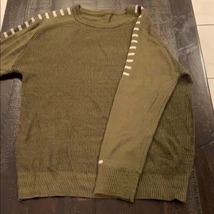 Small Green Long Sleeve Crew Neck Sweater